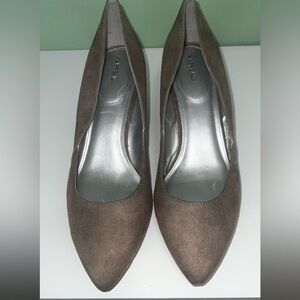 Xappeal Taupe Faux Suede Wedge Pumps – Size 11